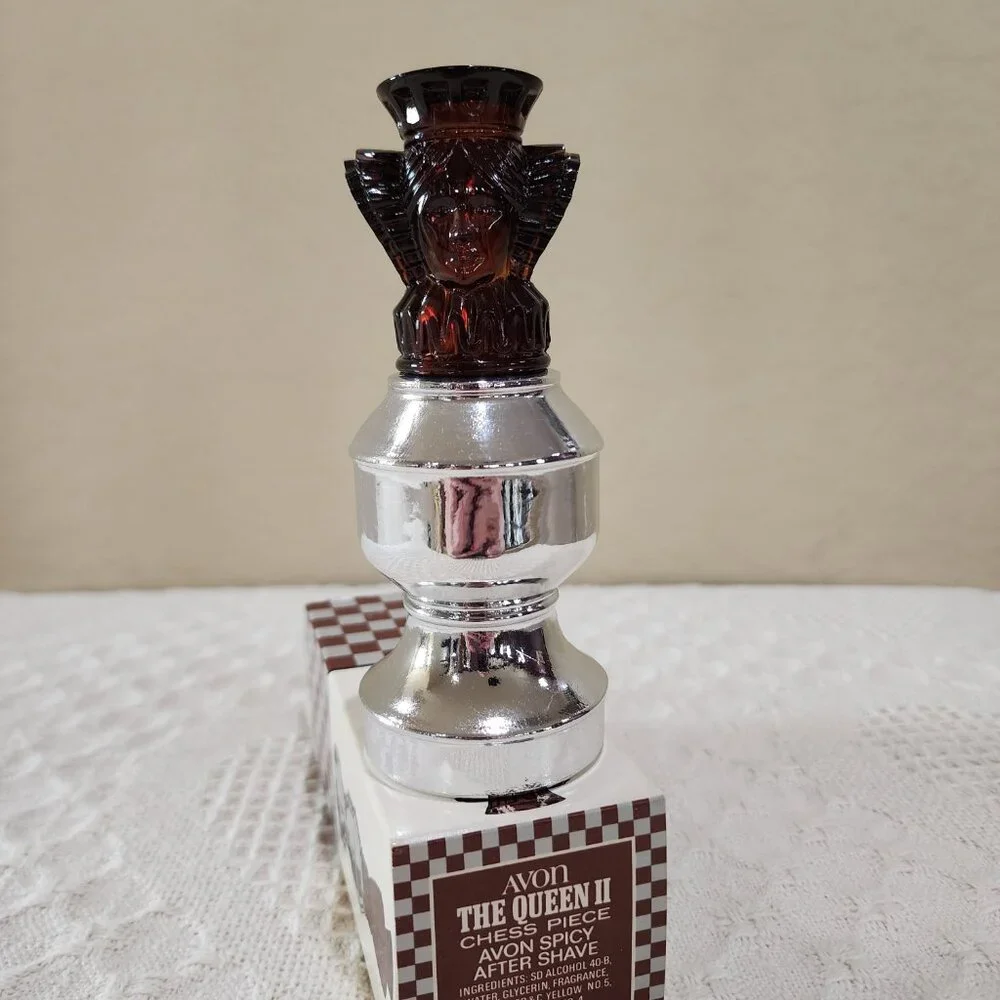 Vintage Avon THE QUEEN II CHESS PIECE Bottle Spicy Full Original Box